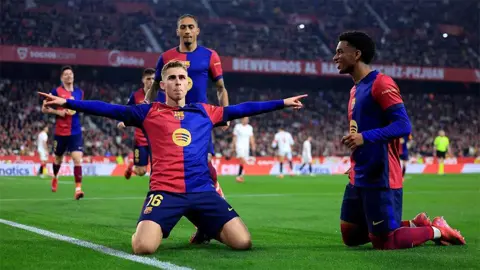 صدام الأصدقاء في برشلونة.. بعد أزمة الفتيات شجار عنيف بين نجمي الفريق يهدد أجواء النادي قبل مواجهة فالنسيا